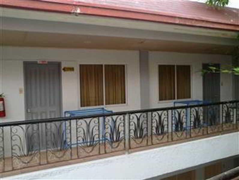 Queen\'S Beach Resort Manoc-Manoc ภายนอก รูปภาพ